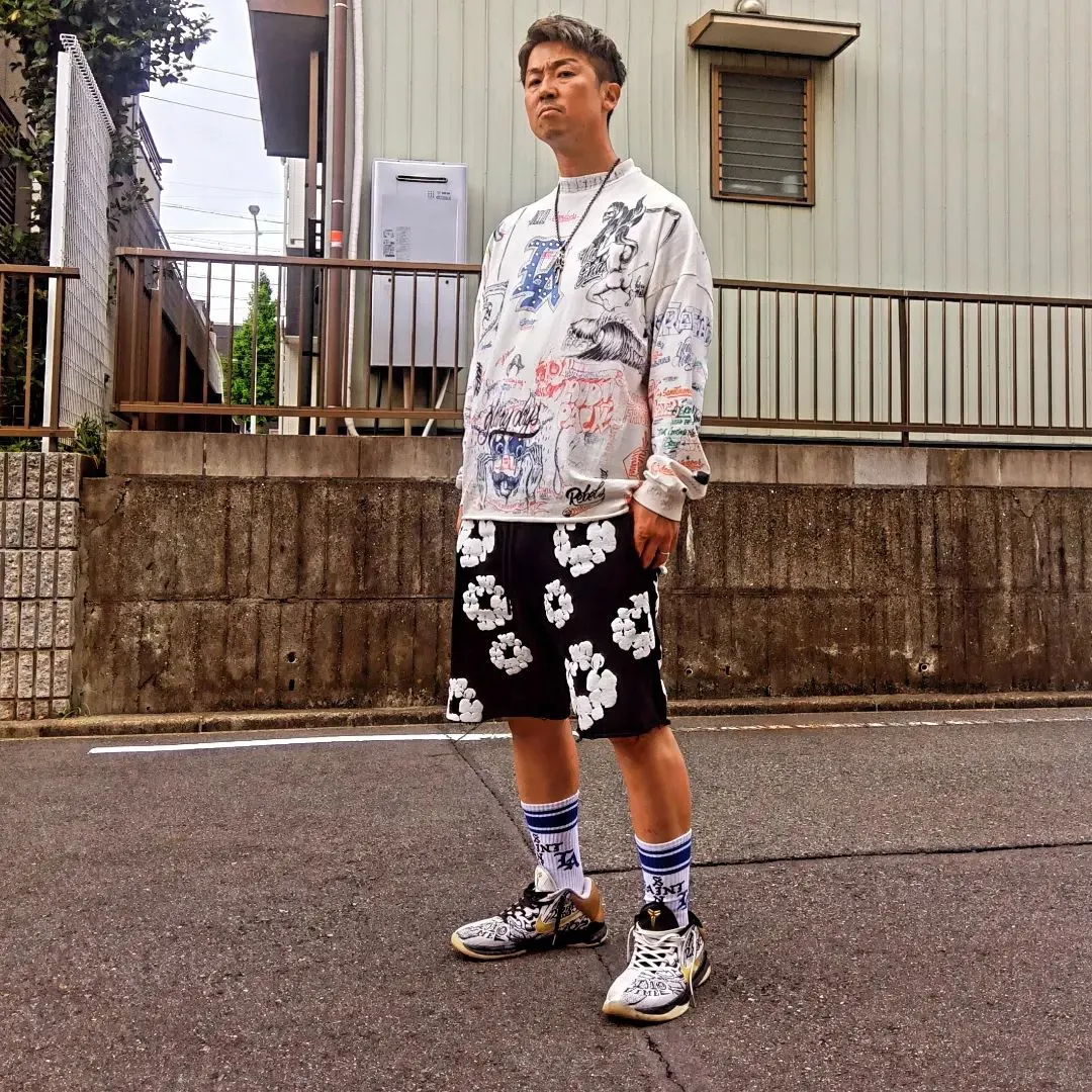 SAINT Mxxxxxx × BORNXRAISED BR_LS TEE/LA/WHT Latest co-branded model LA diamond all-over long sleeves off-white S-XL Super heavy work started in February and lasted three months Super complex 36 sets of screens Outlined pictures make you doubt your life Super perfect reproduction of printing Genuine Czech diamonds Pressure-free reproduction